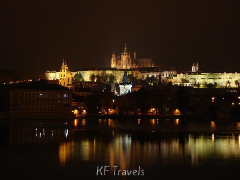 Night-view-castle-over-river-1